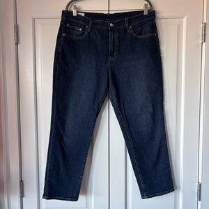 GAP Relaxed Girlfriend Mid Rise Classic Jeans Size 30 Like New.